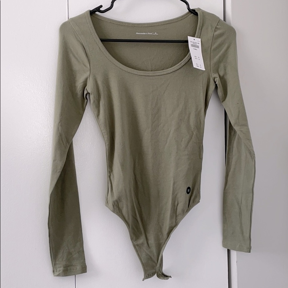Long sleeve scoopneck bodysuit